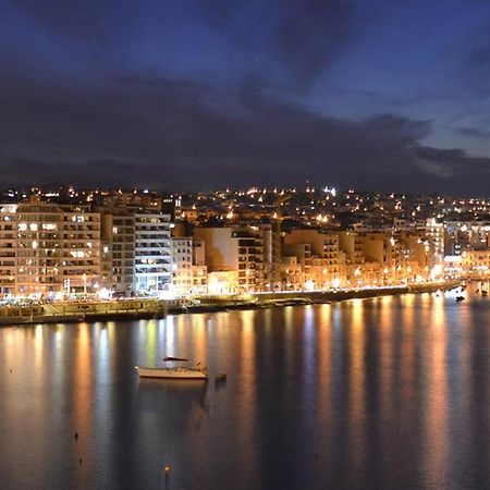Deluxe Apartment Steps To St George'S Bay Saint Julian's Екстер'єр фото