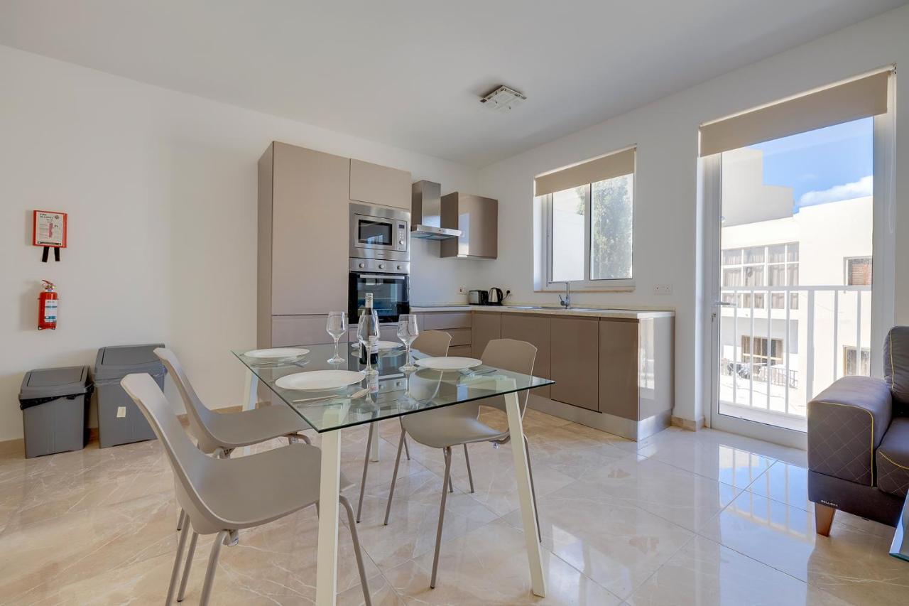 Deluxe Apartment Steps To St George'S Bay Saint Julian's Екстер'єр фото