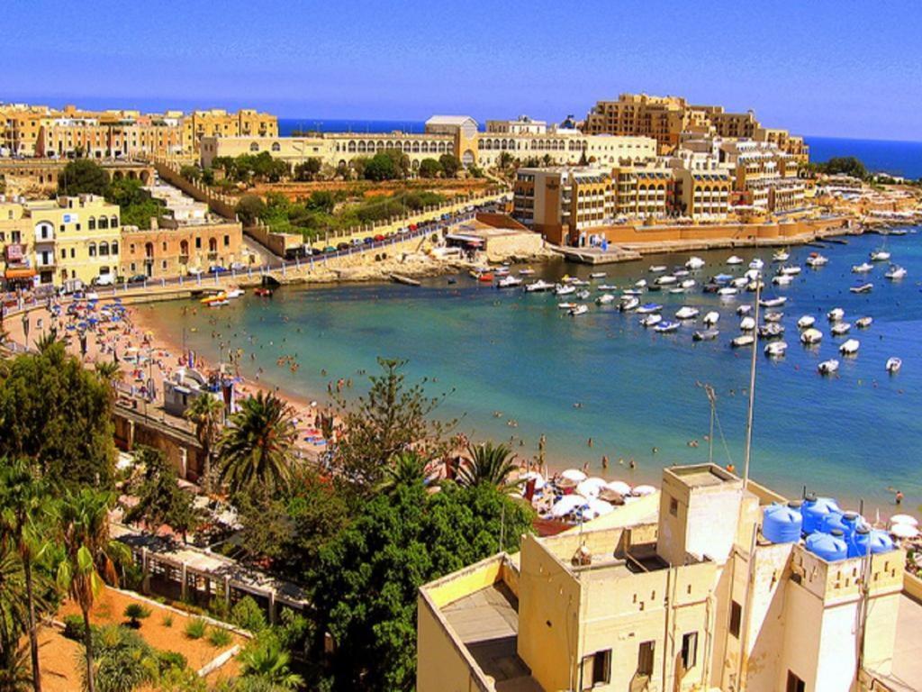 Deluxe Apartment Steps To St George'S Bay Saint Julian's Екстер'єр фото