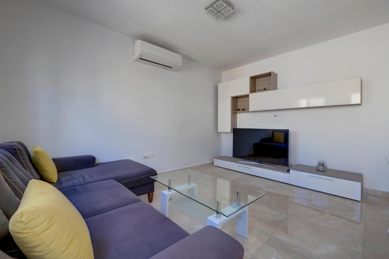 Deluxe Apartment Steps To St George'S Bay Saint Julian's Екстер'єр фото
