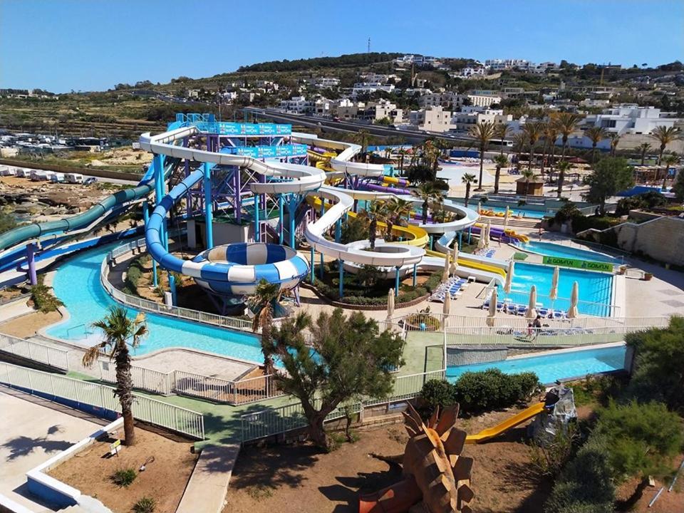 Deluxe Apartment Steps To St George'S Bay Saint Julian's Екстер'єр фото