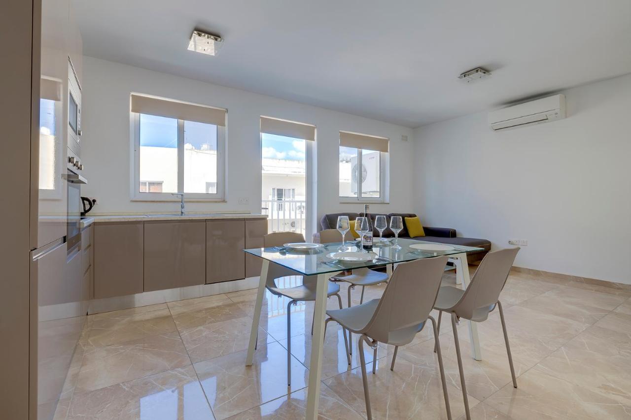 Deluxe Apartment Steps To St George'S Bay Saint Julian's Екстер'єр фото