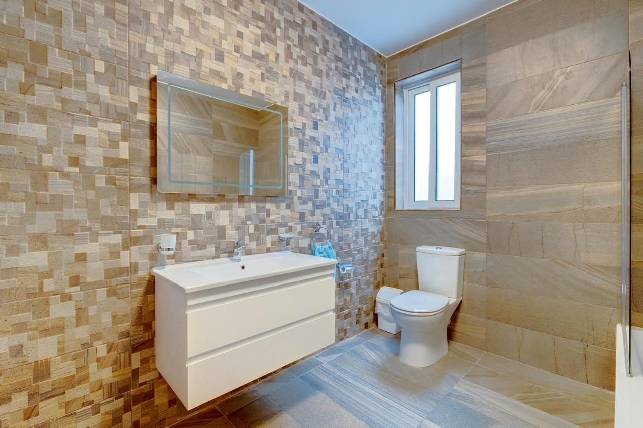 Deluxe Apartment Steps To St George'S Bay Saint Julian's Екстер'єр фото