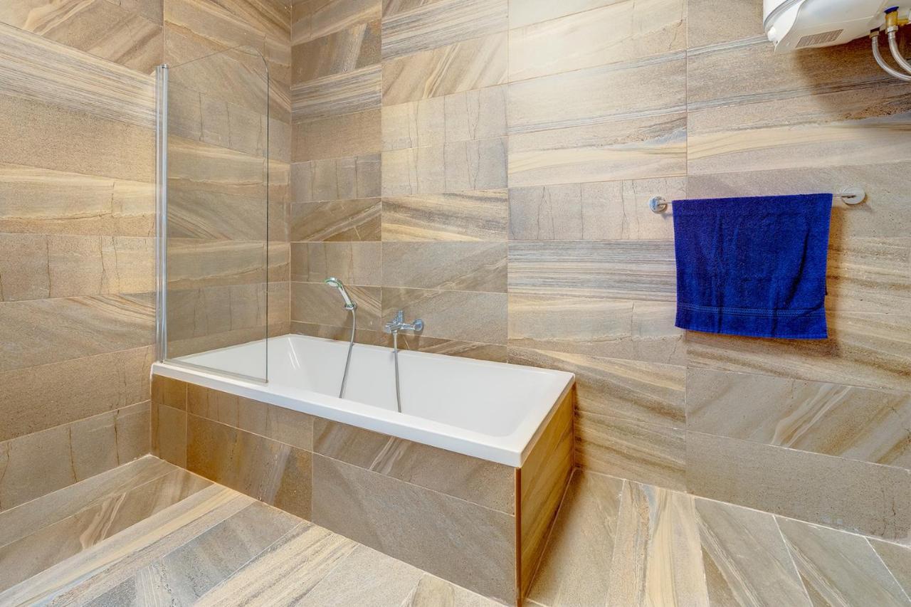 Deluxe Apartment Steps To St George'S Bay Saint Julian's Екстер'єр фото