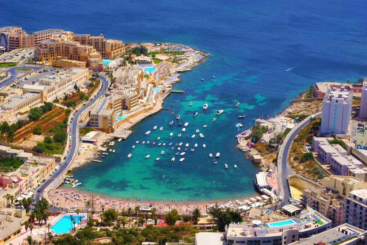 Deluxe Apartment Steps To St George'S Bay Saint Julian's Екстер'єр фото