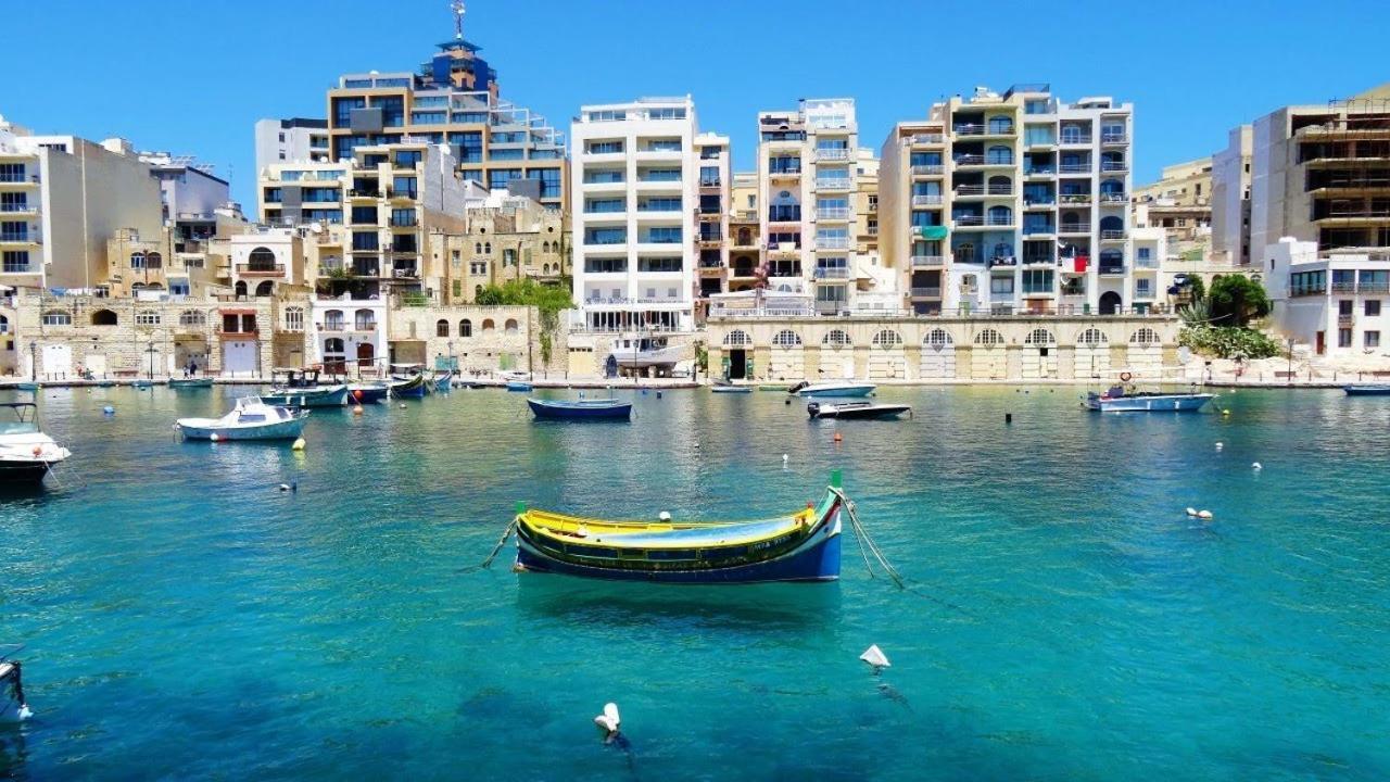 Deluxe Apartment Steps To St George'S Bay Saint Julian's Екстер'єр фото