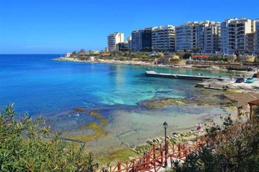 Deluxe Apartment Steps To St George'S Bay Saint Julian's Екстер'єр фото